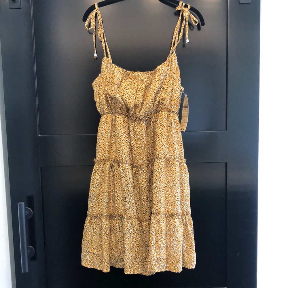 🖤 NWT Ruffle Floral Dress